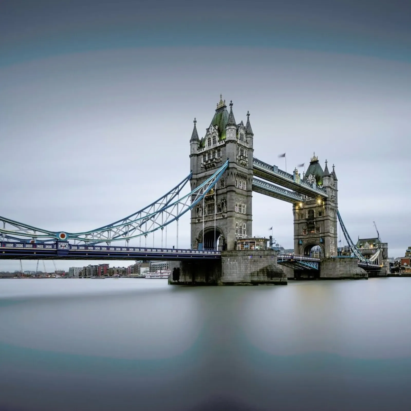London - Tower Bridge pellicola backlit da Håggard Photography | Ronny Behnert