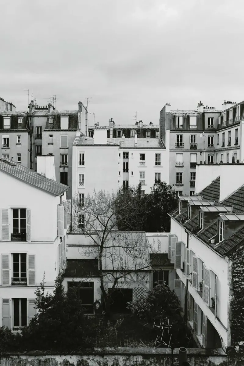 Paris BW pellicola backlit da Florent Bodart