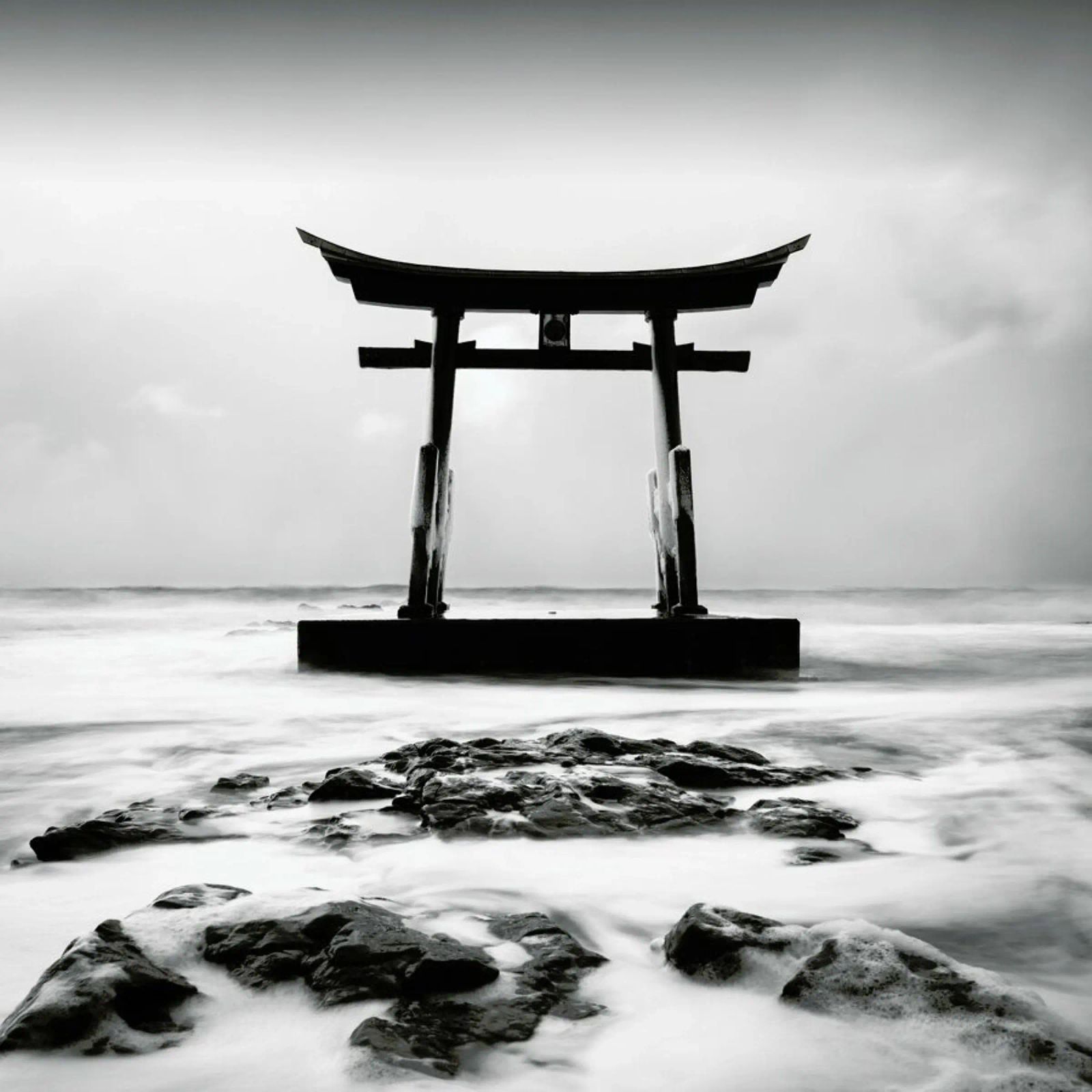 Torii Study 4 pellicola backlit da Michael J. Reibert