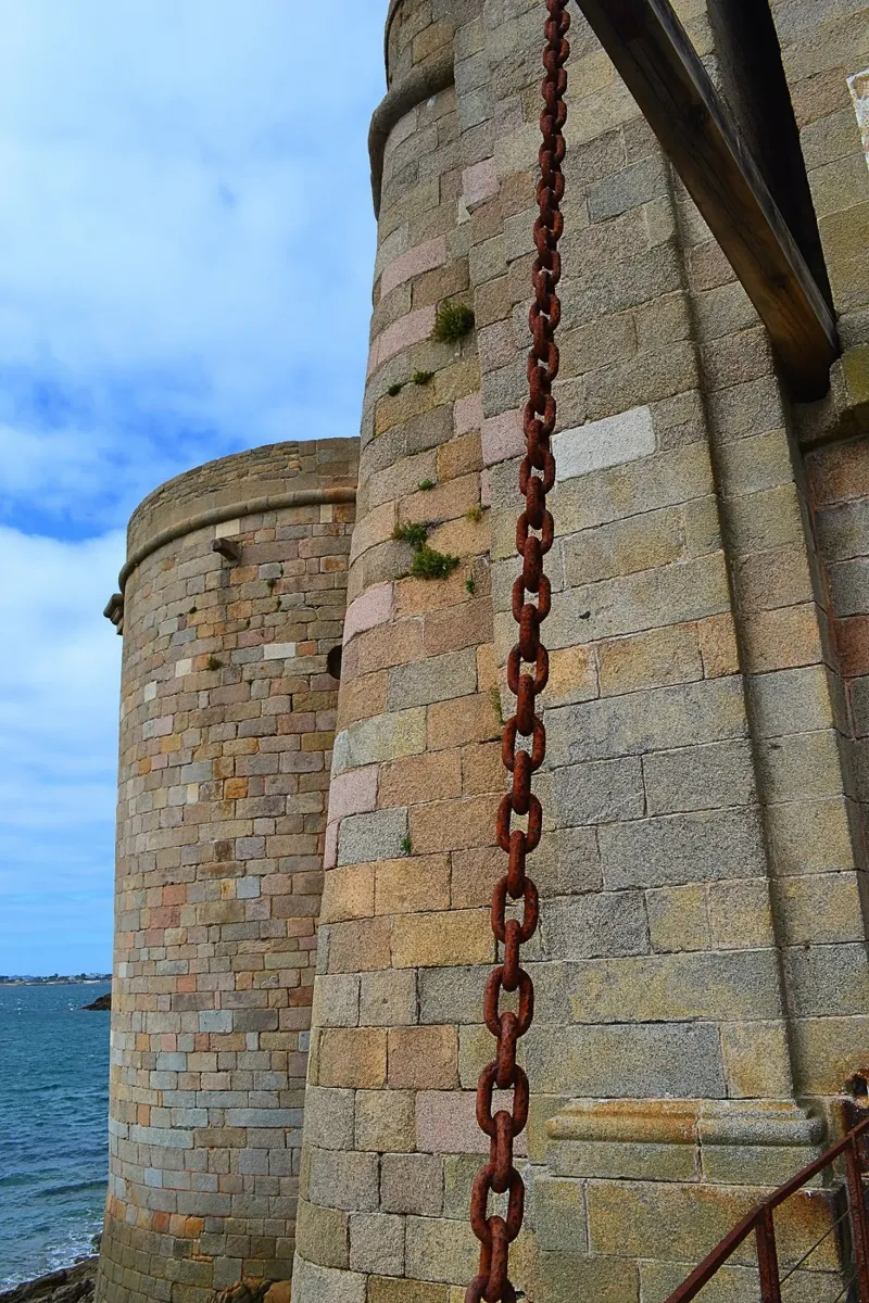 FAA230 CHATEAU DU TAUREAU MORLAIX FRANCE poster con telaio in alluminio da Thierry vobmann photography