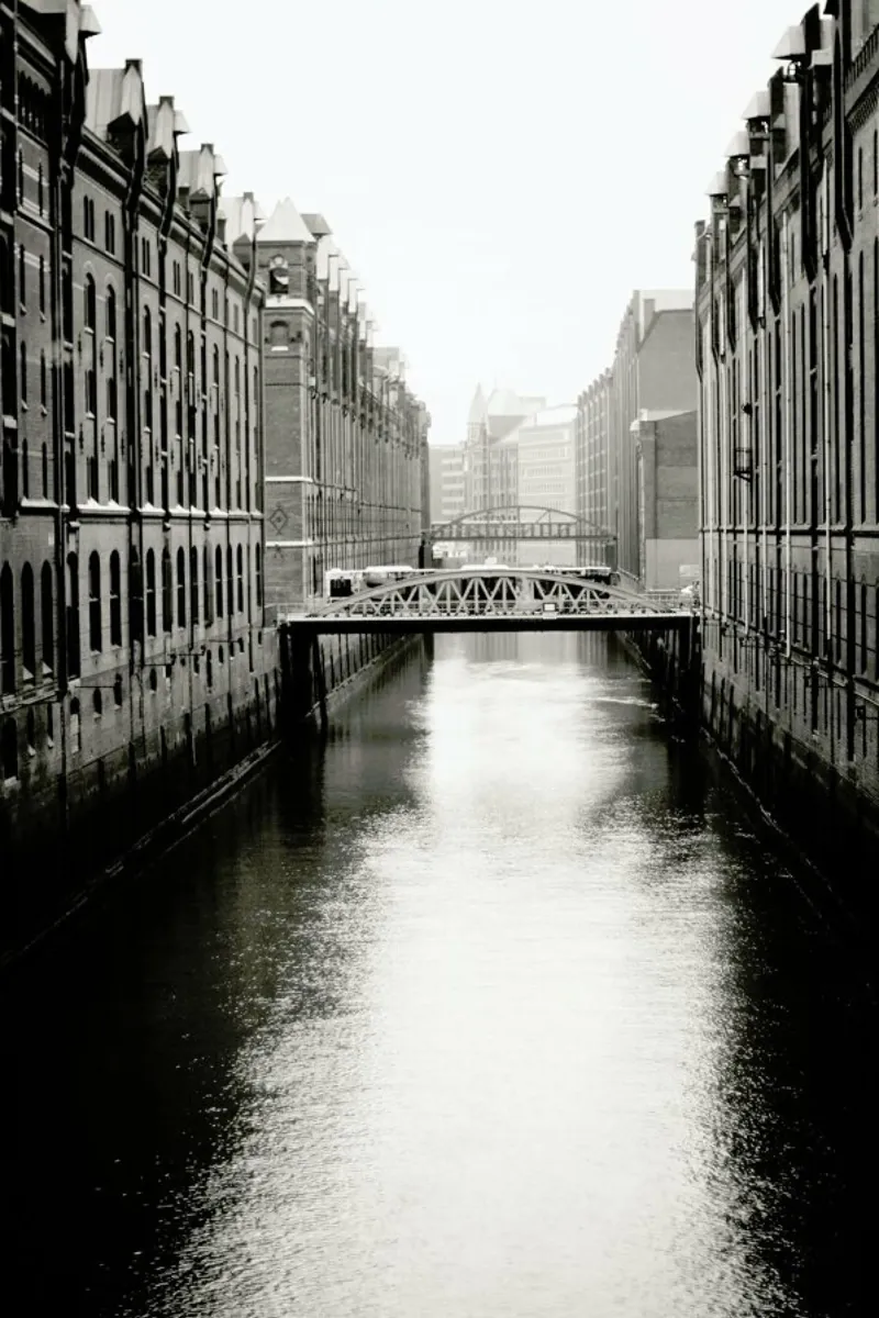 Quartiere dei magazzini Amburgo II - Speicherstadt Amburgo pellicola backlit da Anja Hebrank Photography