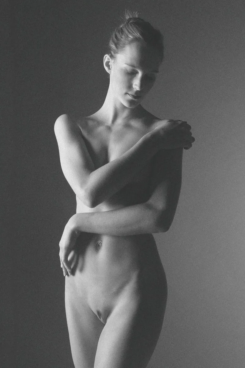 Joceline Mono pellicola backlit da Dave Hare Photography
