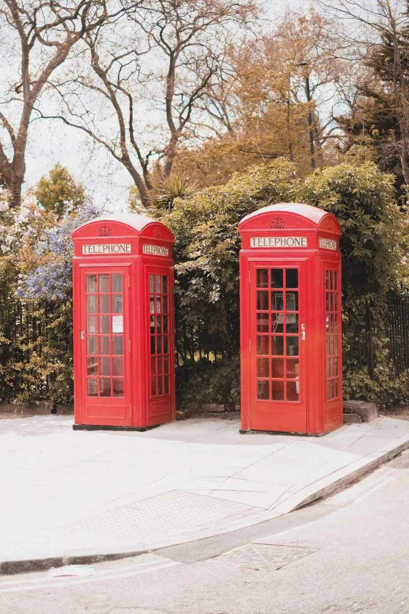 Londra, Inghilterra I Cabine telefoniche rosse inglesi pellicola backlit da Julie Travel Photography