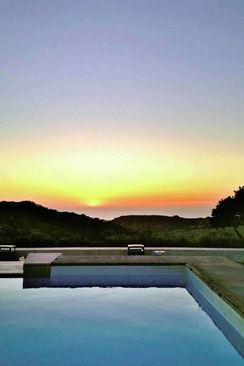 La Pool pellicola backlit da Maria Sattrup