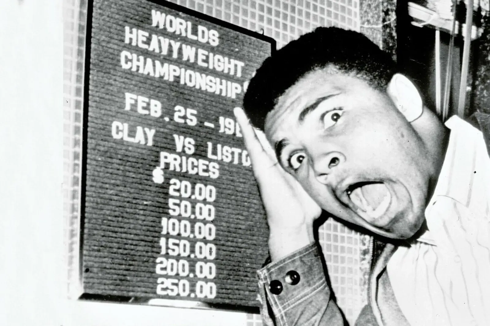 The New World Heavyweight Champion Cassius Clay, 26 February 1964 poster con telaio in alluminio da Gallery Print and Art Limited