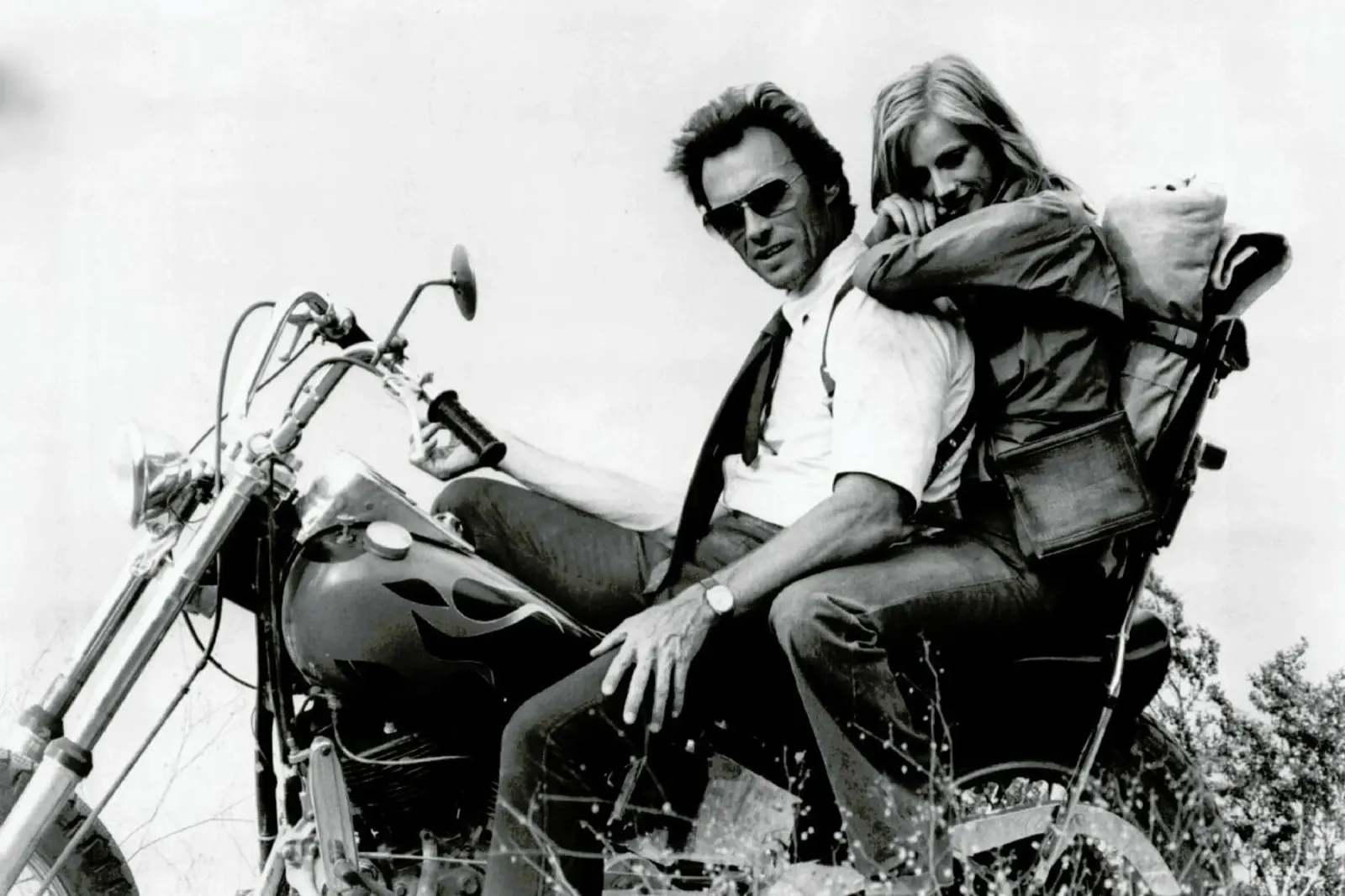 Clint Eastwood & Sondra Locke in 'The Gauntlet' carta hahnemühle da Gallery Print and Art Limited
