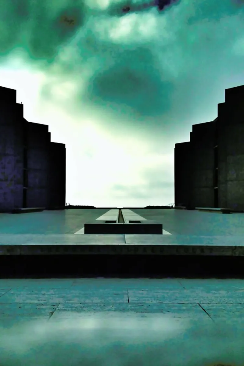 The Salk pellicola backlit da Maria Sattrup