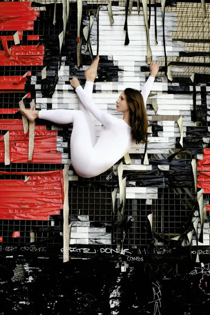 Antoine Le Grand #3 poster con telaio in alluminio da The Urban Yoga
