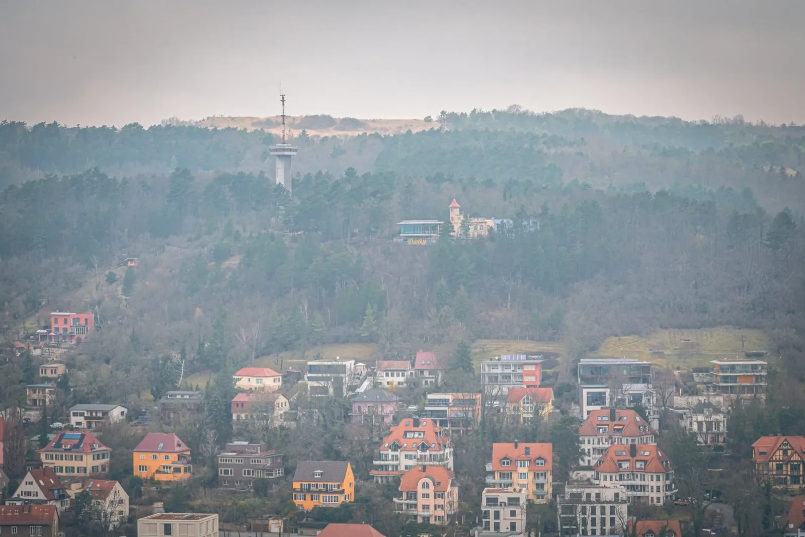 Il Langravio a Jena con la nebbia pellicola backlit da Marcus Beckert | Fotografie