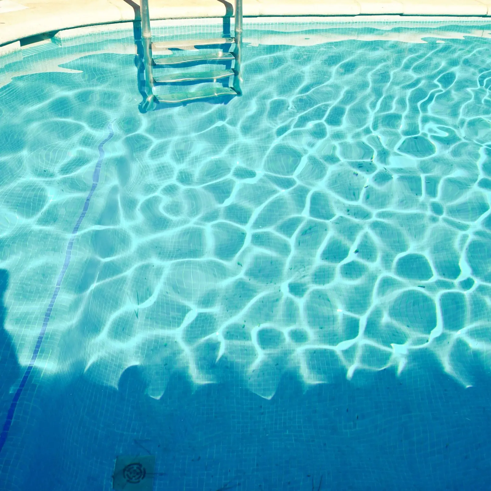 Piscina IX pellicola backlit da Cassia Beck Photography