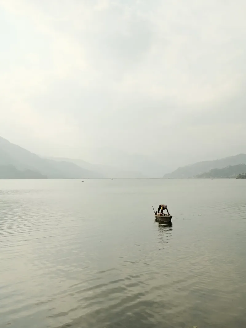 Solitude on Phewa Lake pellicola backlit da FujiPrints