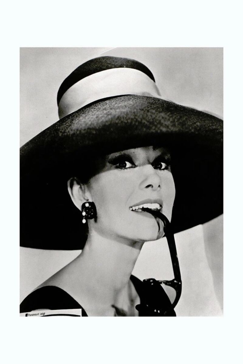 Audrey Hepburn Leinwand von Gallery Print and Art Limited