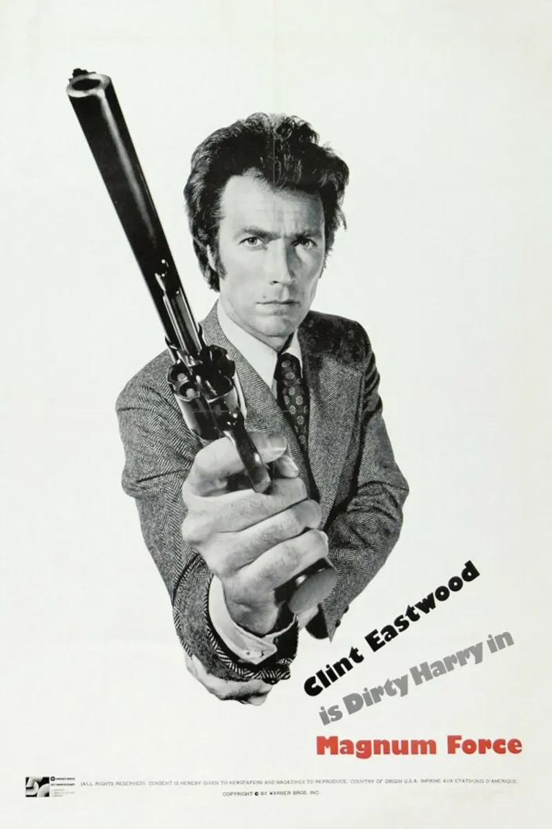 ‘Magnum Force’ Retro Movie Poster poster con telaio in alluminio da Gallery Print and Art Limited