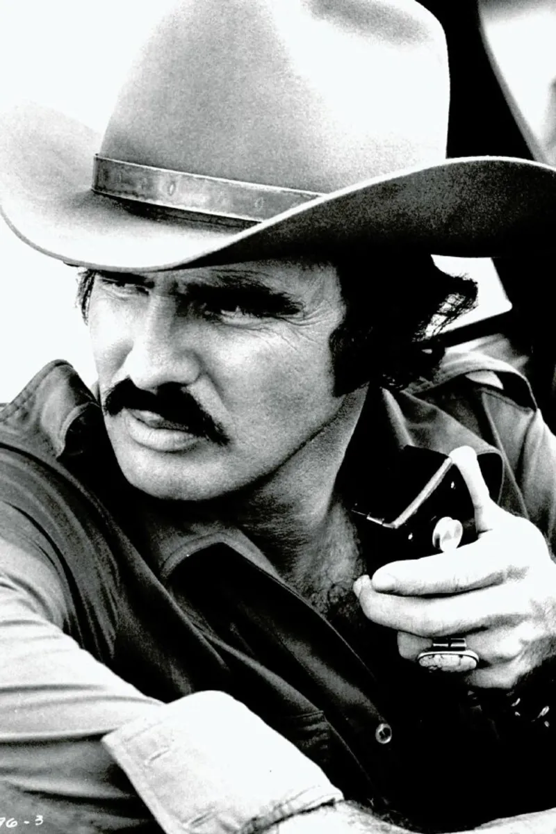 Burt Reynolds in 'Smokey and the Bandit' pellicola backlit da Gallery Print and Art Limited