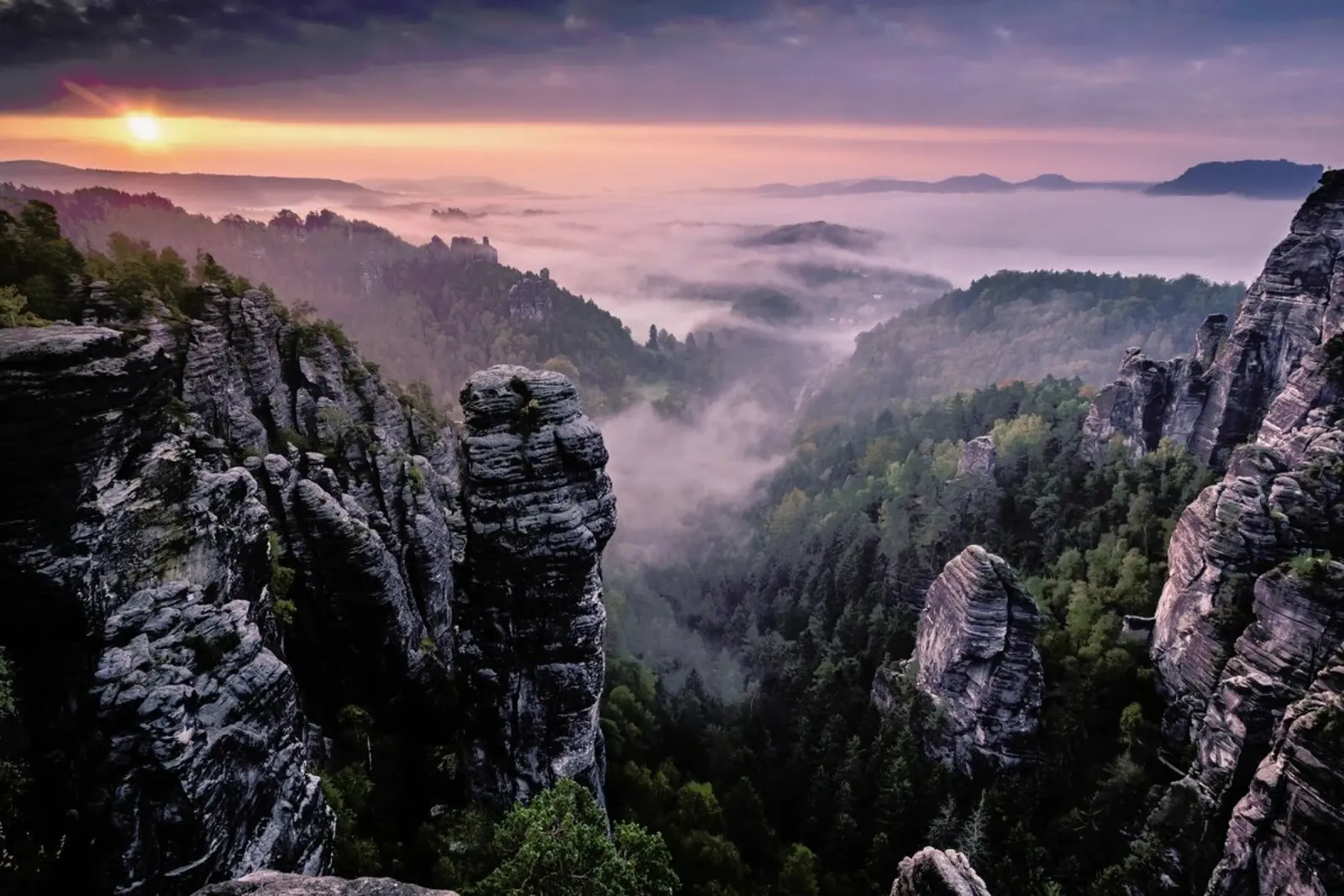 Sunrise on the Rocks poster con telaio in alluminio da Pictufy