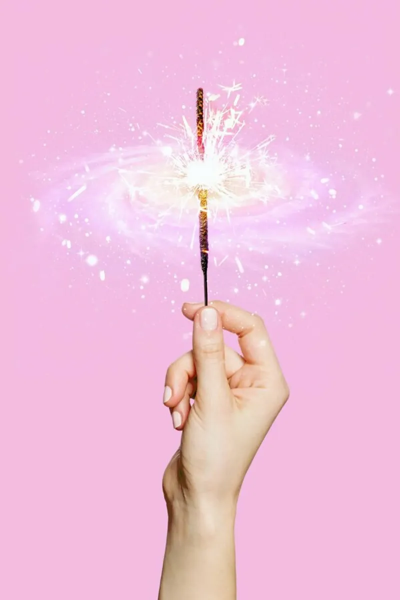 Sparkler Universe plexiglass da Paul Fuentes Design