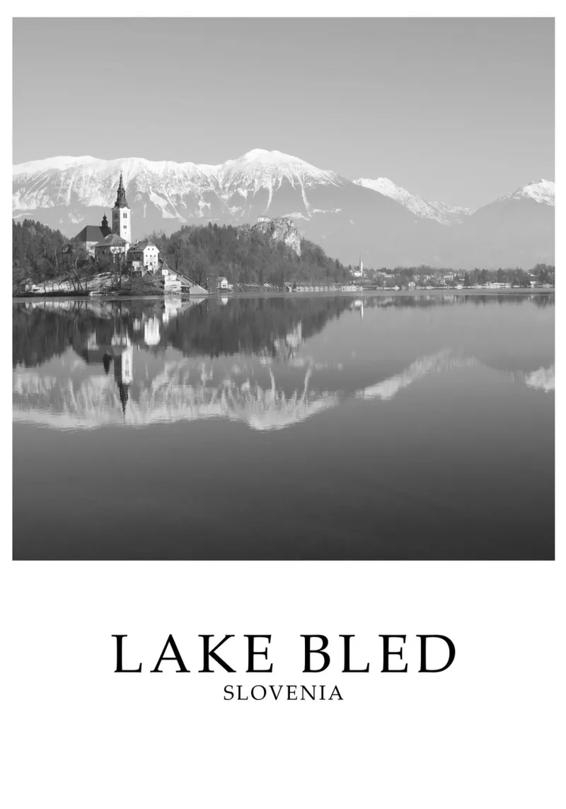 Lake Bled Slovenia Landscape Scene Greyscale poster con telaio in plastica da Charnwood Prints