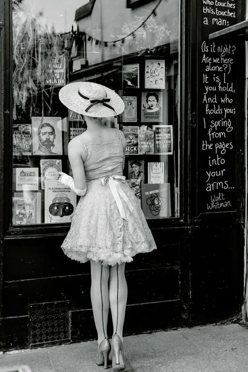 Window Shopping pellicola backlit da Magdalena Martin Photography