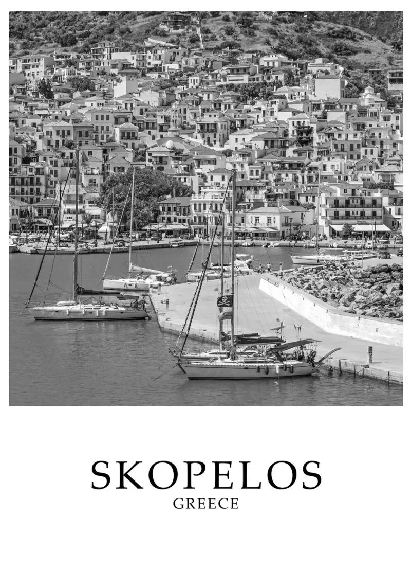 Skopelos Greece Coast and Architecture Scene Greyscale poster con telaio in alluminio da Charnwood Prints
