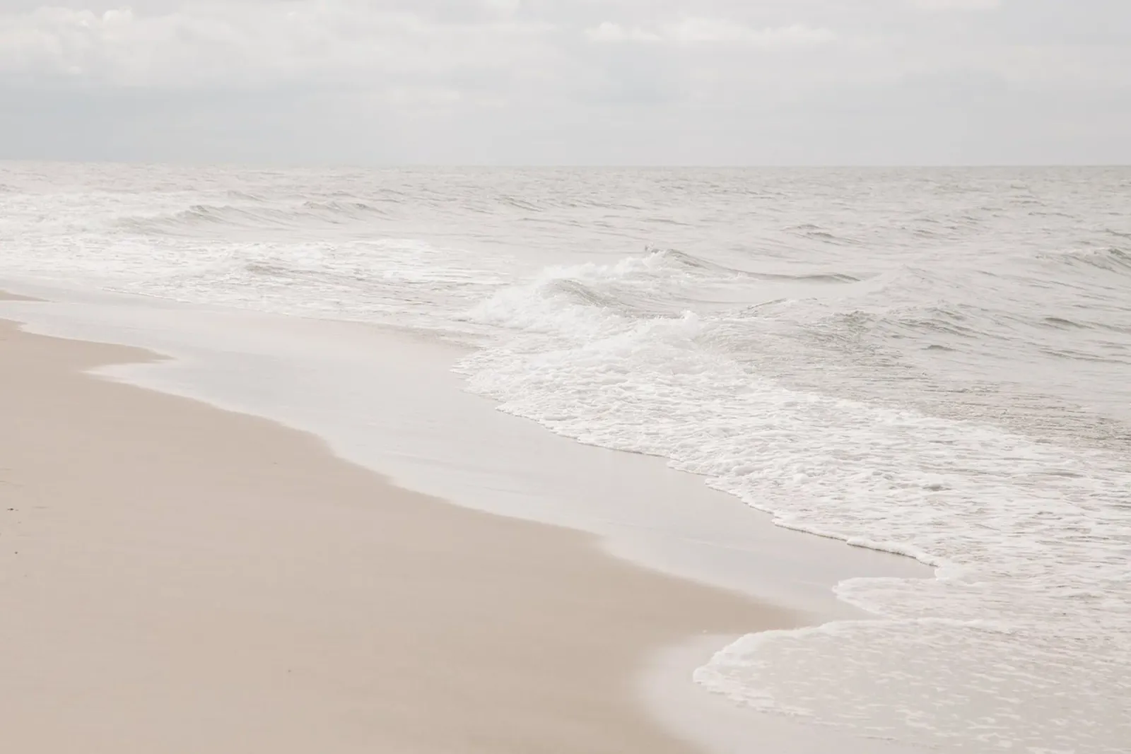 Waves at the Baltic Sea in Germany poster con telaio in legno da susea