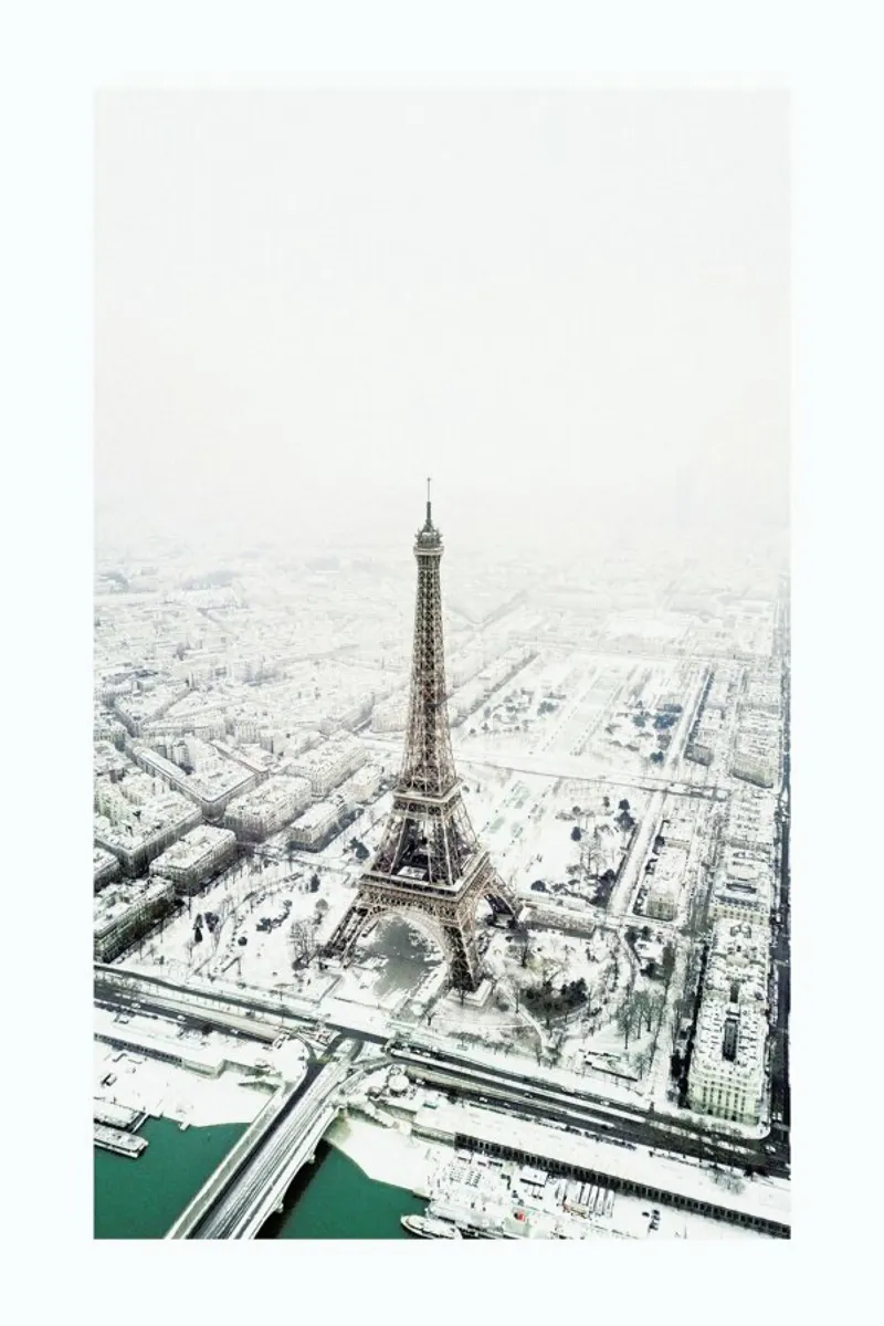 Paris in Winter backlit film by METROPOLIS
