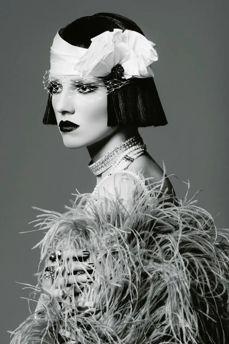 Feathers I pellicola backlit da Runway Collective