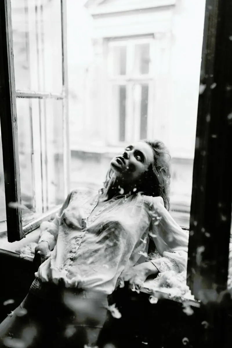 Reclining pellicola backlit da Runway Collective