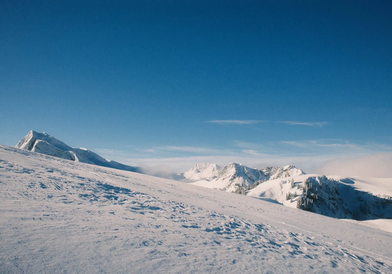 Silent Peaks – Winter Harmony in the Alps pellicola backlit da FujiSwiss