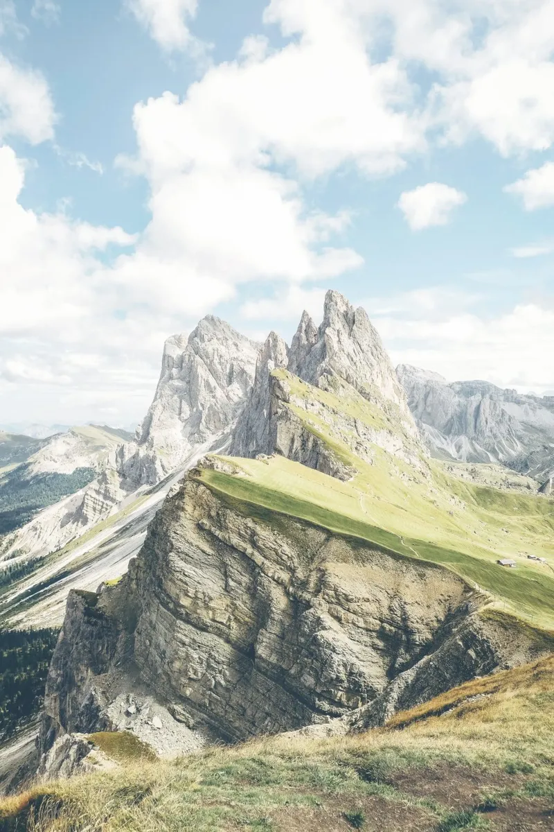 Dolomiti, Italia I Cime del Seceda e le sue creste affilate poster con telaio in legno da Julie Travel Photography