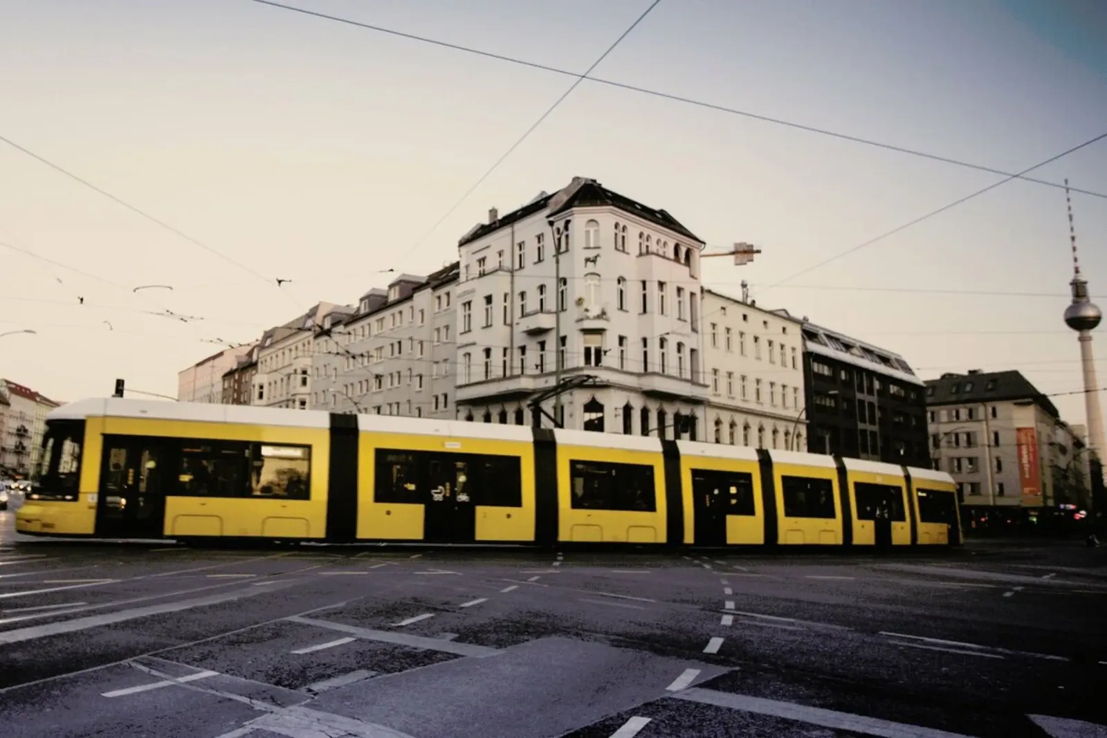 Rosenthaler Platz, Berlin pellicola backlit da Anja Hebrank Photography