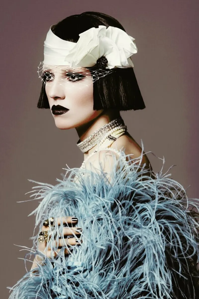 Feathers II pellicola backlit da Runway Collective