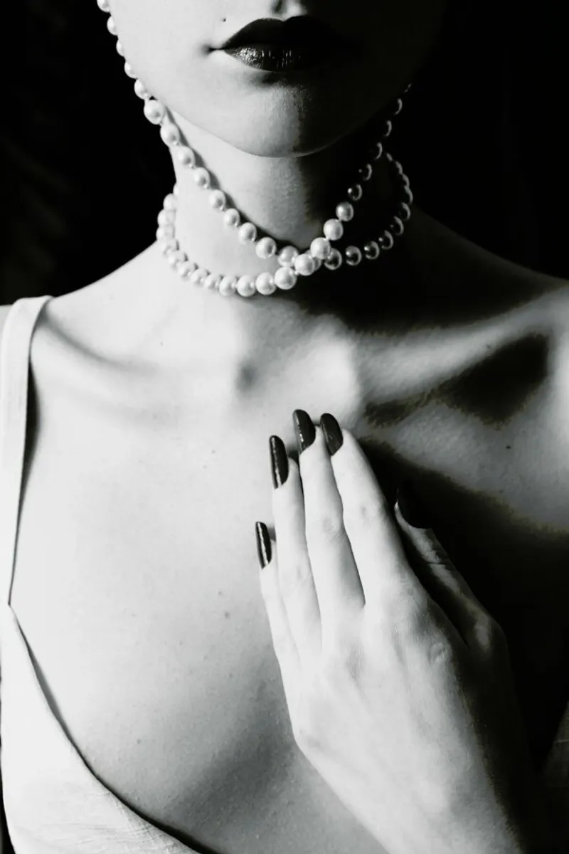 Adornment pellicola backlit da Runway Collective