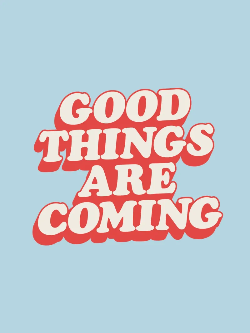 Stampa tipografica "Good Things are Coming" in rosso, bianco e blu poster con telaio in alluminio da THE MOTIVATED TYPE