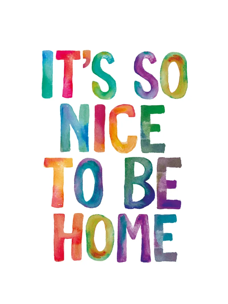 Stampa tipografica arcobaleno "It's So Nice to Be Home". poster con telaio in plastica da THE MOTIVATED TYPE