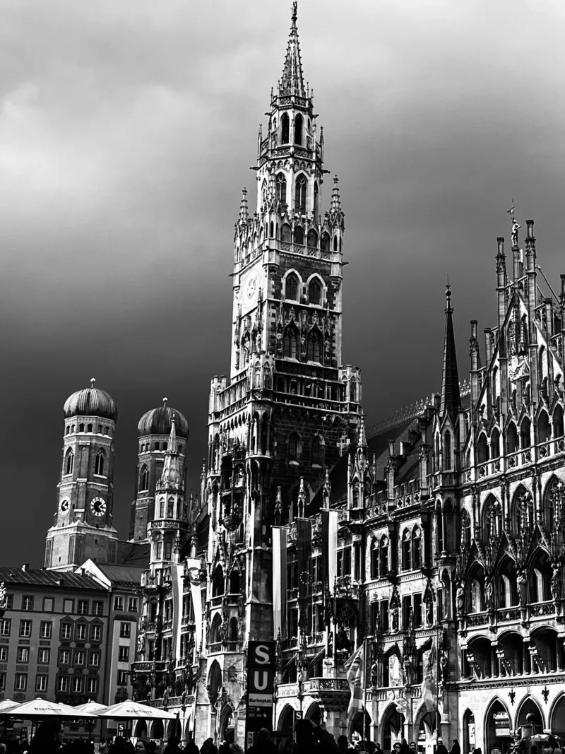 Marienplatz Monaco di Baviera pellicola backlit da Dorothea Baur