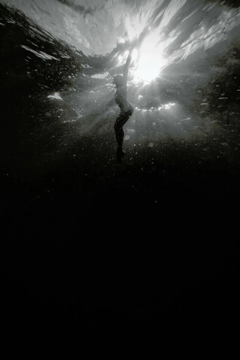 Diving Deep pellicola backlit da Chris Abatzis