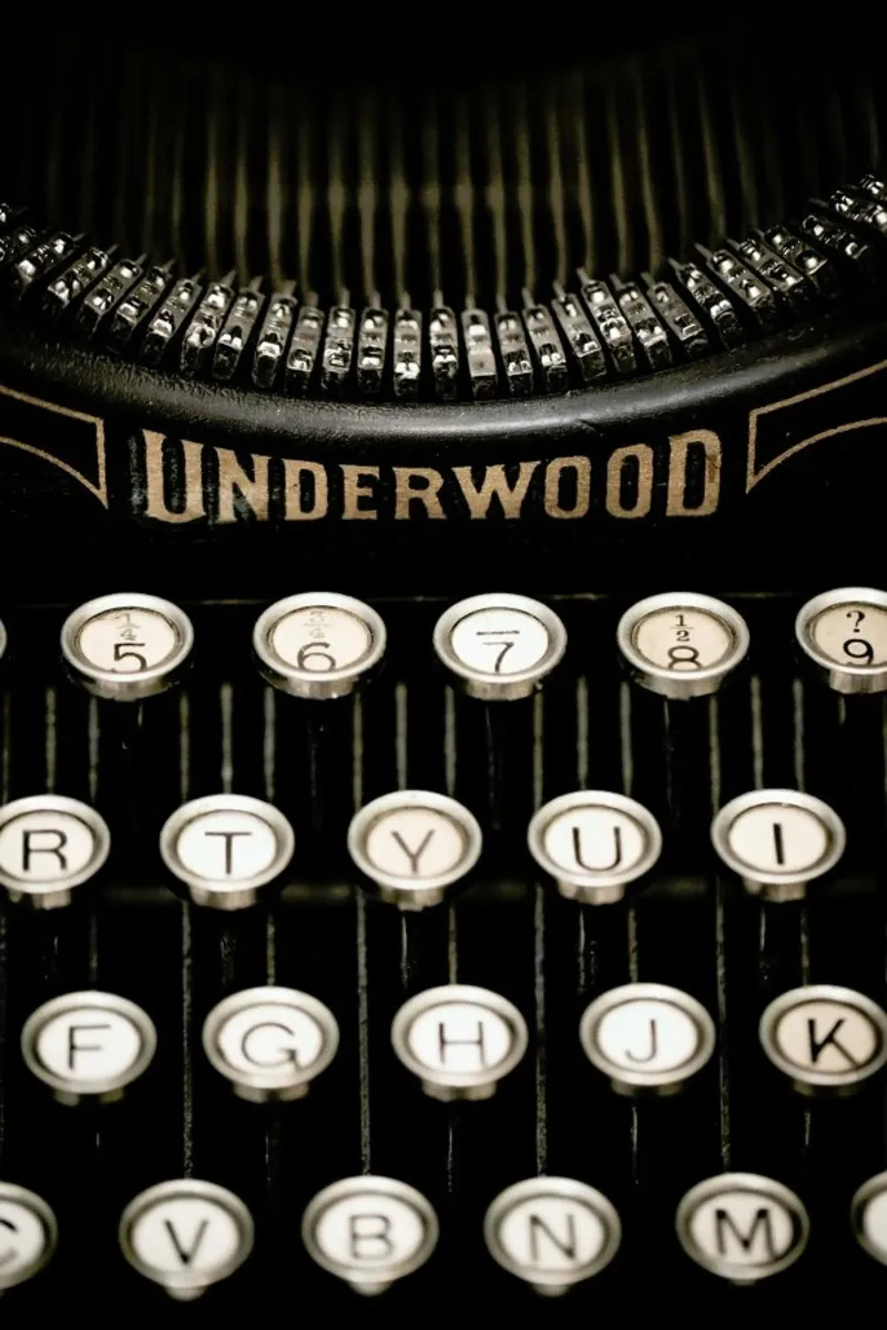 Underwood Typewriter pellicola backlit da Magdalena Martin Photography