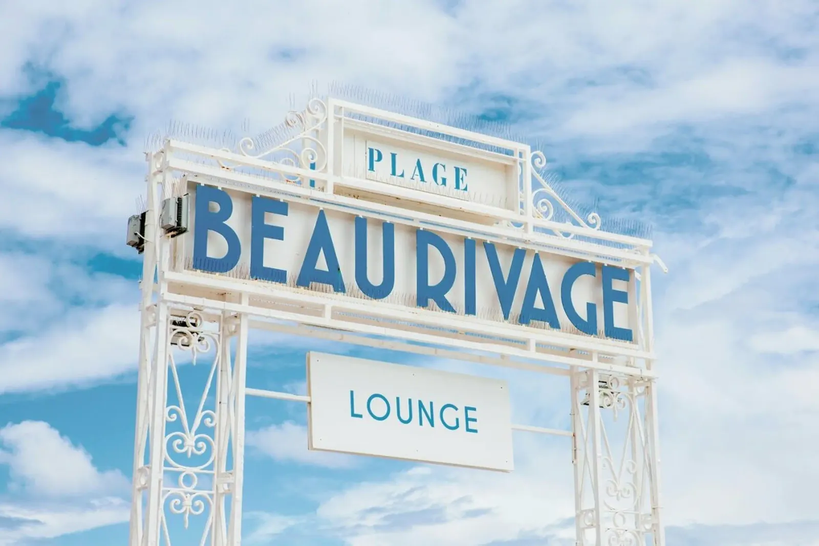 Beauvirage poster con telaio in legno da Magdalena Martin Photography