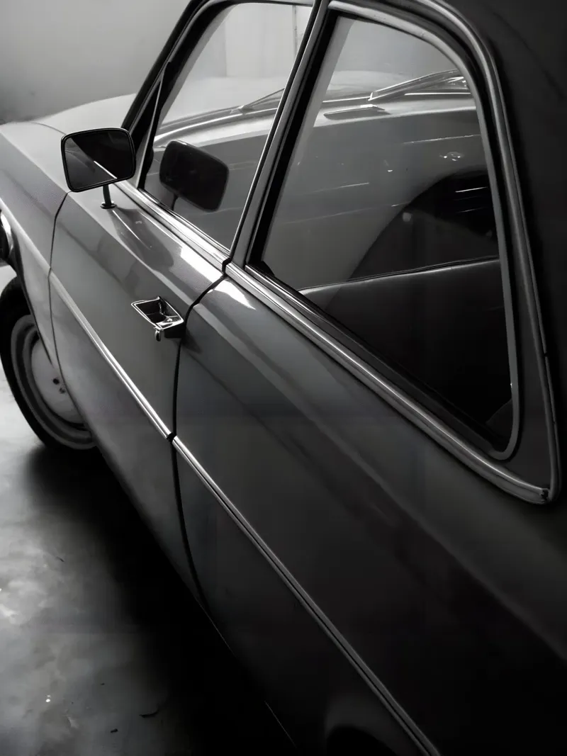 Auto d'epoca monocromatica pellicola backlit da CAR EDITION
