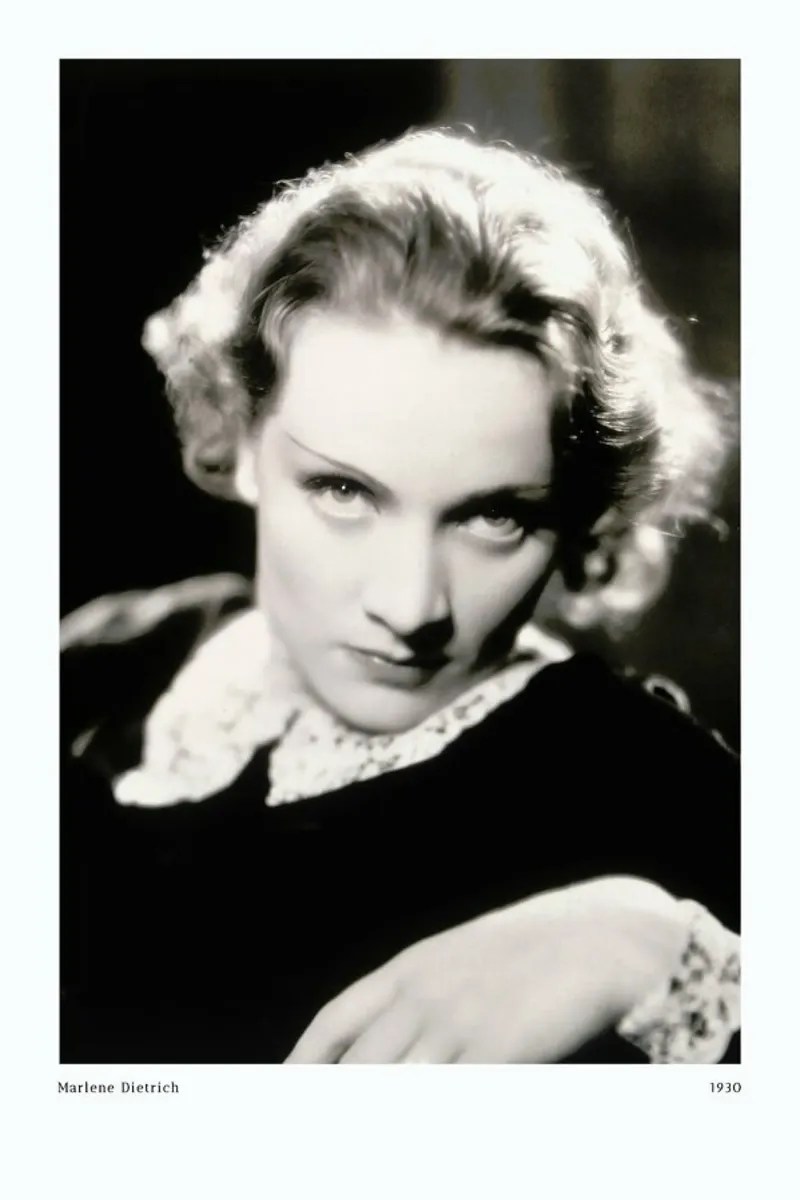 Marlene Dietrich as Amy Jolly in Morocco pellicola backlit da ARTOTHEK