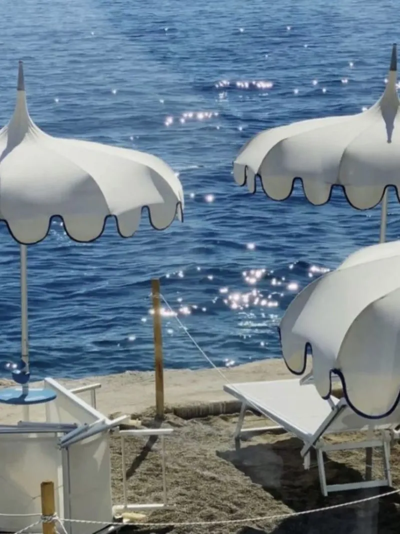 Paraplustrand, Italië, Reisposter canvas met Baklijst van TheTravelClub