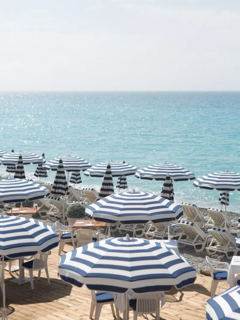 Franse Rivièra, Frankrijk Reisafdruk, BeAch Paraplu Poster canvas met Baklijst van TheTravelClub
