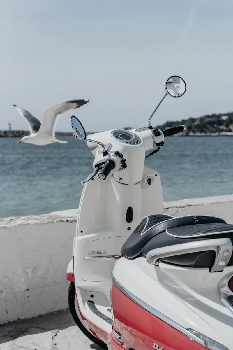 Giro in Vespa al sole pellicola backlit da Carinaprint