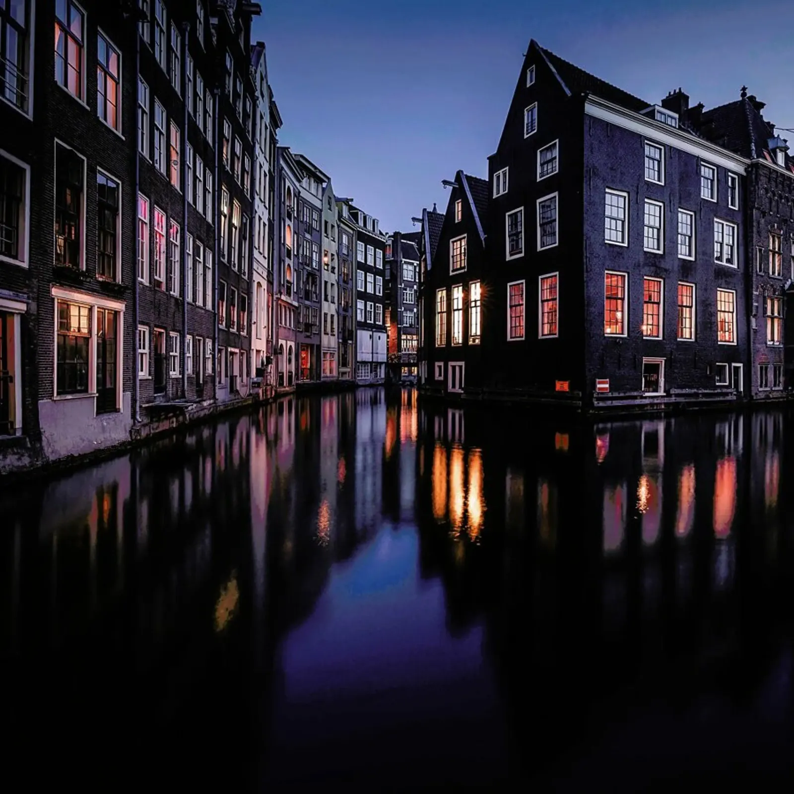 Still Canals & Bright Windows by @osnkyli pellicola backlit da EyeEm Mobile GmbH