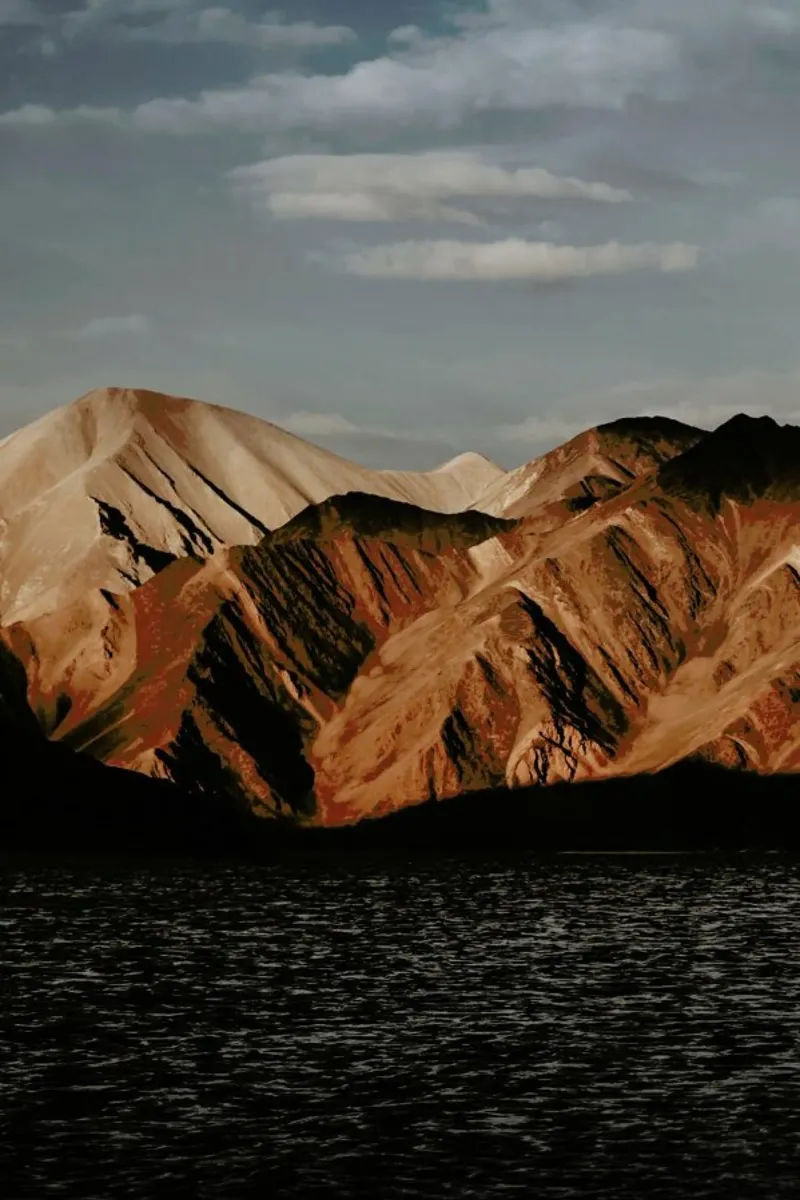 Mountain Elements pellicola backlit da METROPOLIS