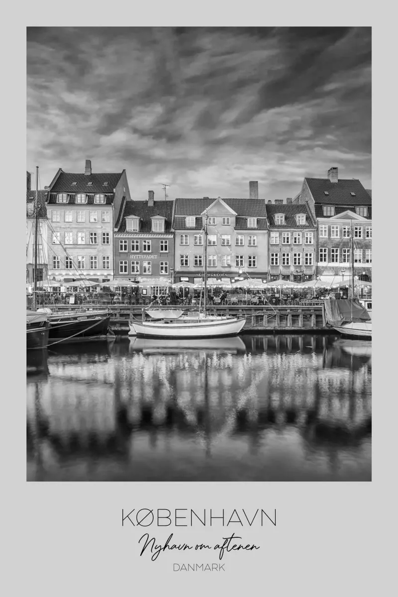 In focus: KOPENHAGEN Charming evening atmosphere at Nyhavn canvas with Floater frame by Melanie Viola