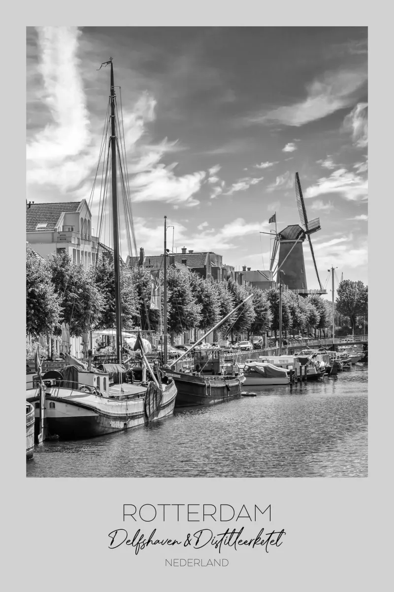 In primo piano: ROTTERDAM Delfshaven con il vecchio mulino De Distilleer carta hahnemühle da Melanie Viola