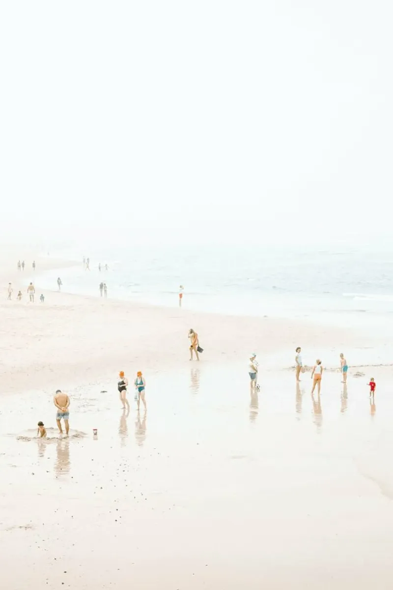 Gente di spiaggia - Oceano e mare minimalista carta hahnemühle da Ingrid Beddoes