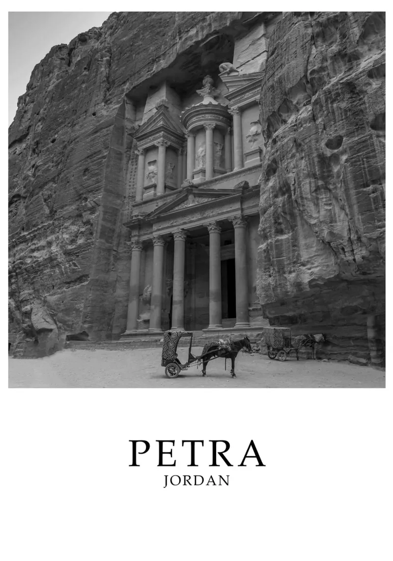 Petra Giordania Scena di architettura storica in scala di grigi carta hahnemühle da Charnwood Prints