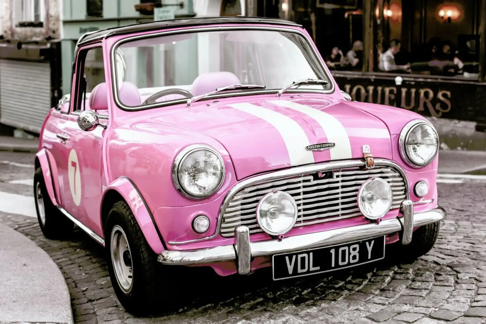 Pink Austin Cooper poster con telaio in plastica da Magdalena Martin Photography